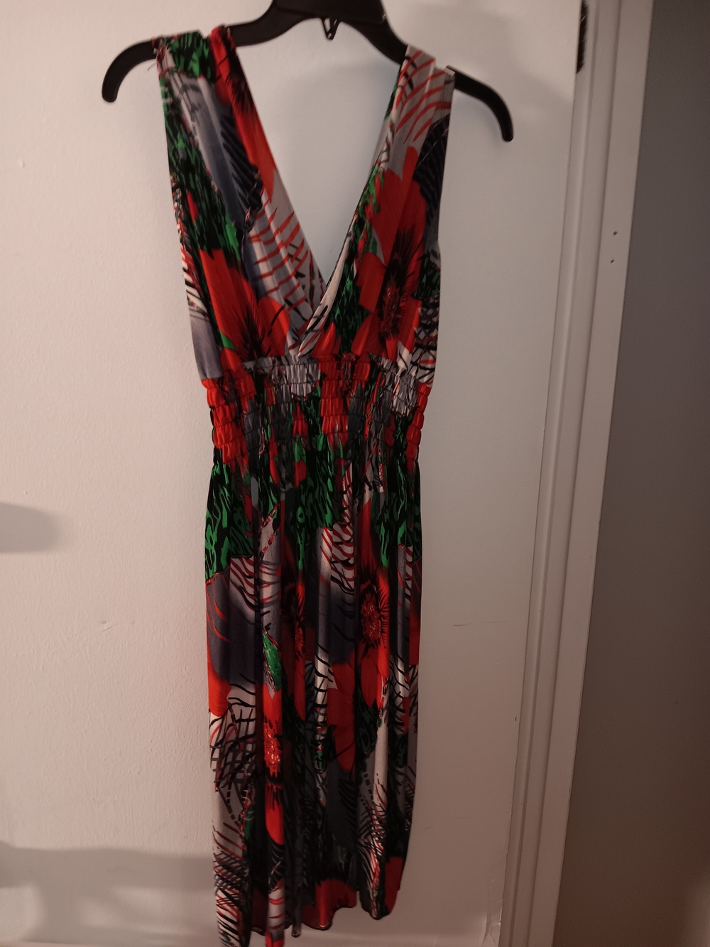 Sleeveless V-Neck Floral Print Midi Dress in Red and Green